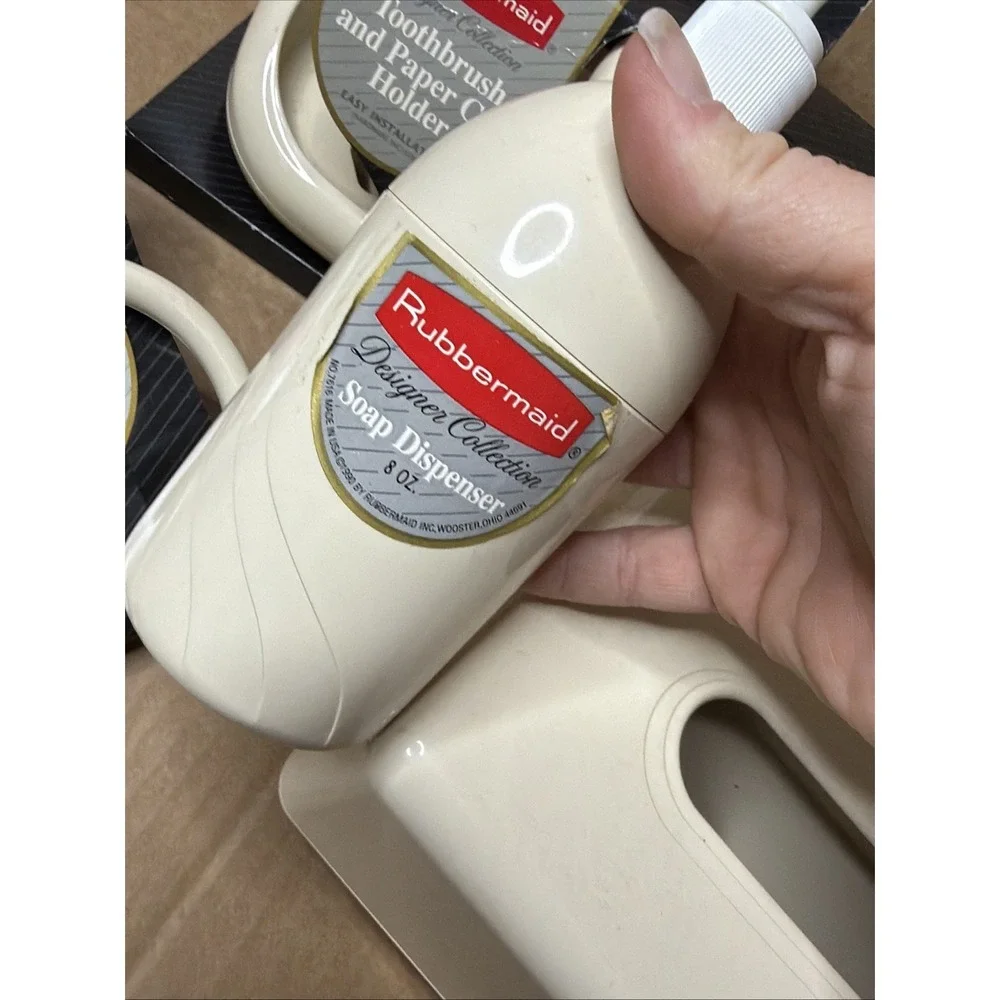 RARE 1990S VINTAGE Rubbermaid Designer Collection - Almond Bathroom Set